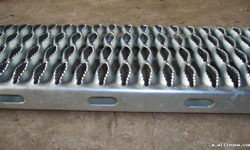 鳄鱼嘴防滑踏步板