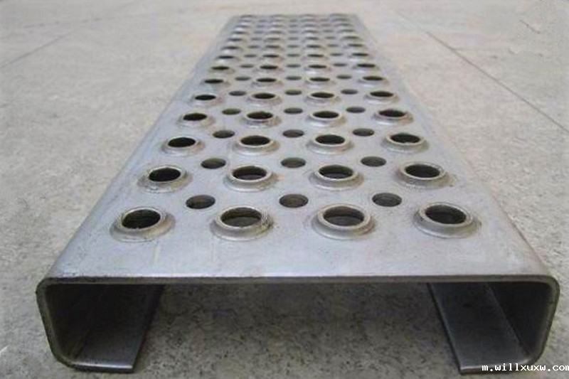 圆孔起凸防滑板