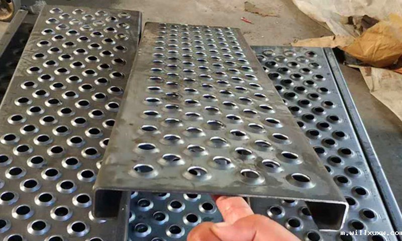 踏步冲孔网板